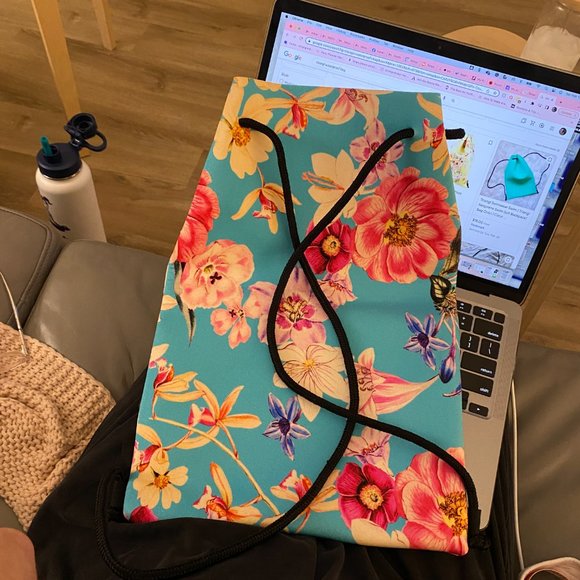 Triangl Water Proof Hawaiin Flower Drawstring Bag - Picture 2 of 2